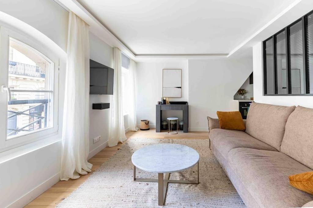 Appartement Invalides Palais Bourbon Luxueux 4p